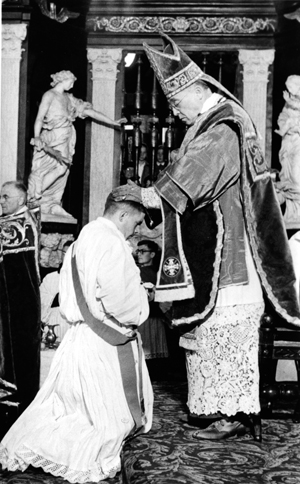 Priesterwijding van Marcel Van Leuven door monseigneur Calewaert